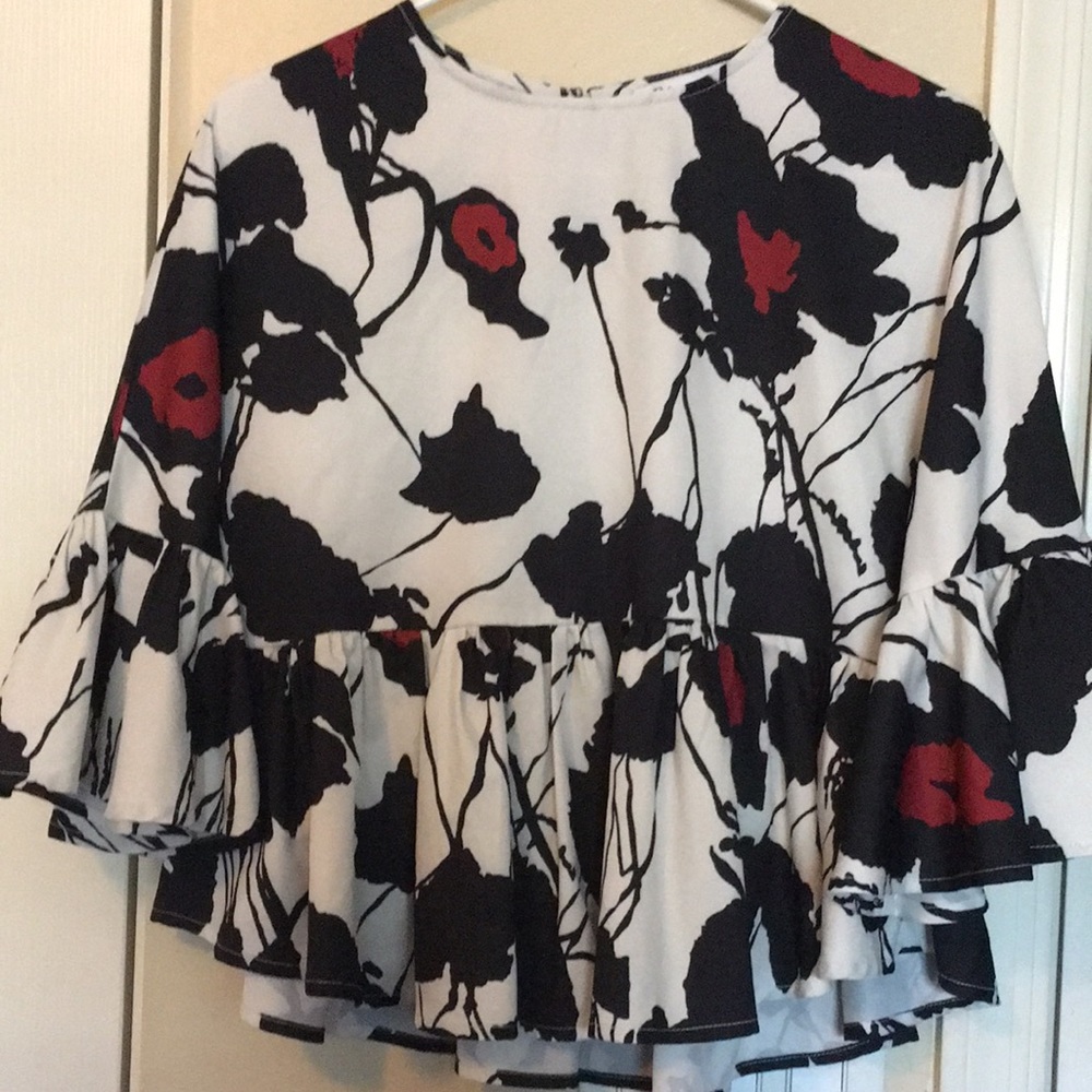 REVEUSE Medium Size Silk with beautiful black, white and red design.